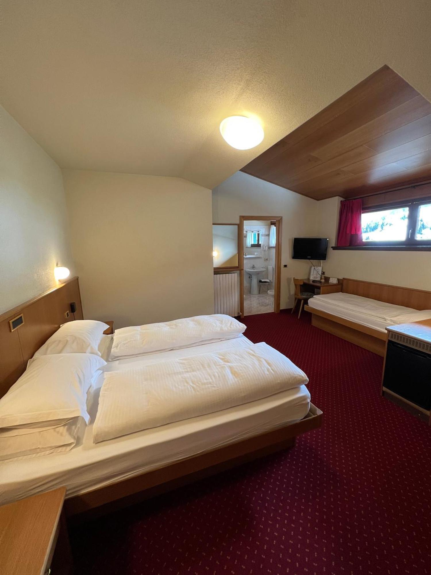 Hotel Miravalle Isolaccia Exteriör bild