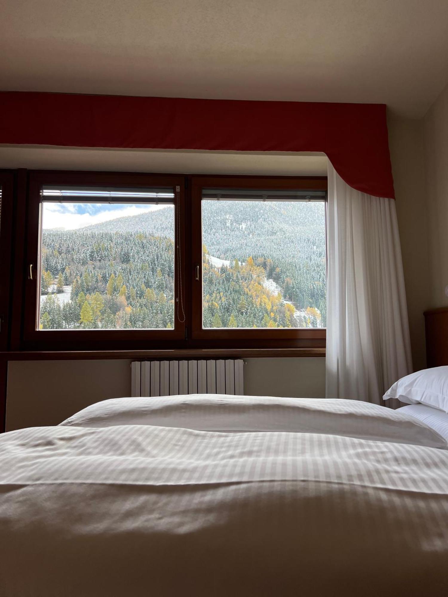 Hotel Miravalle Isolaccia Rum bild