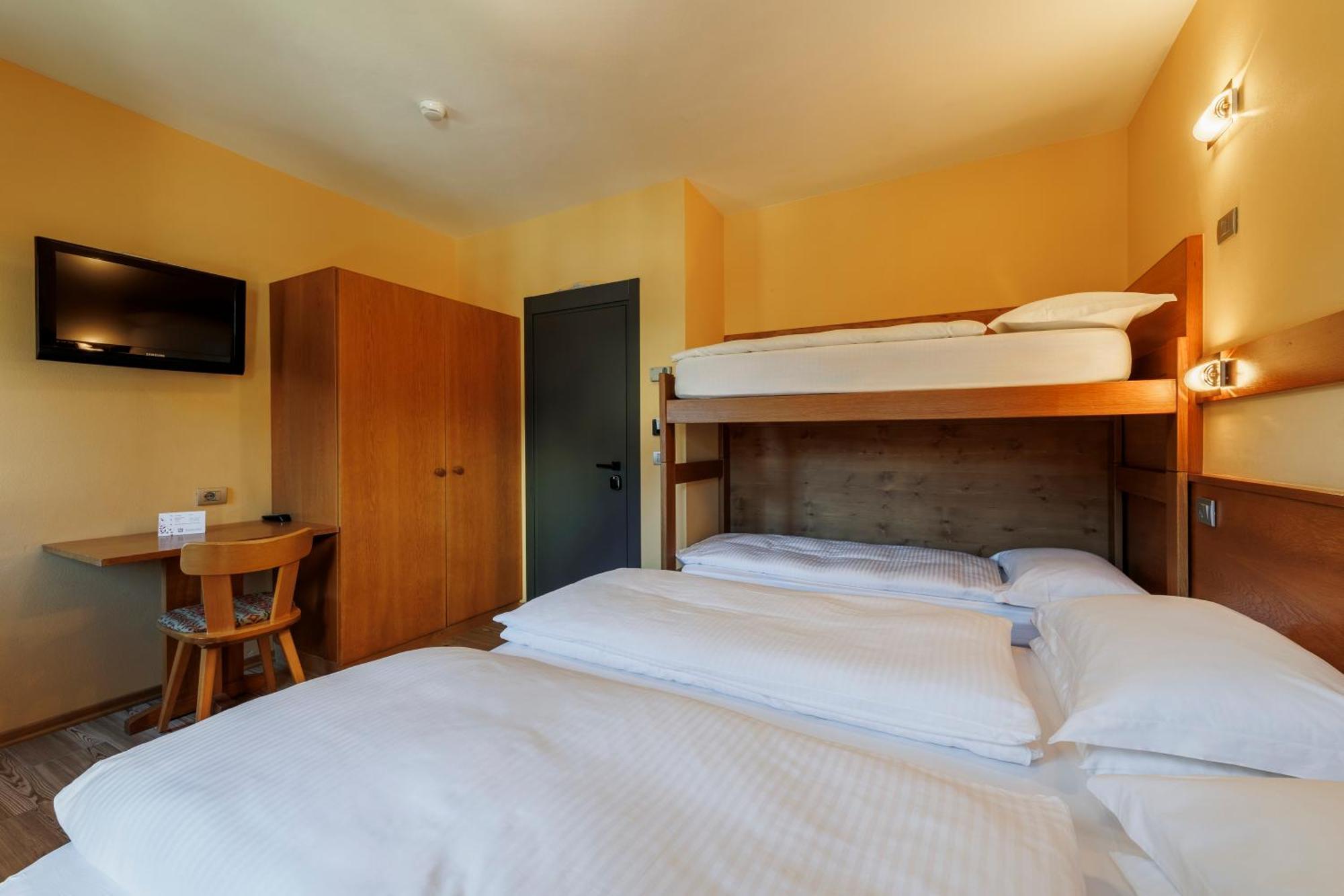 Hotel Miravalle Isolaccia Exteriör bild