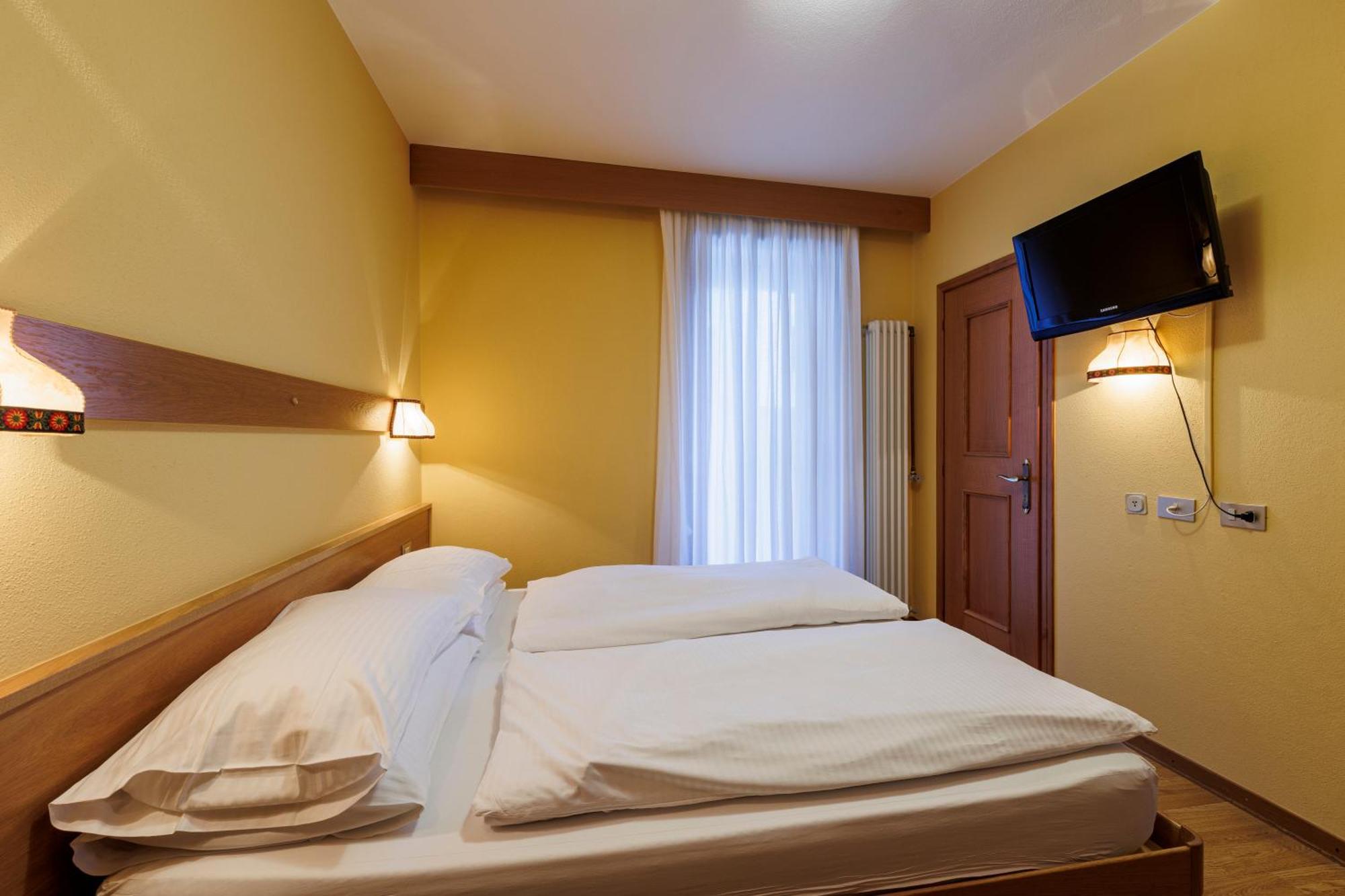 Hotel Miravalle Isolaccia Rum bild